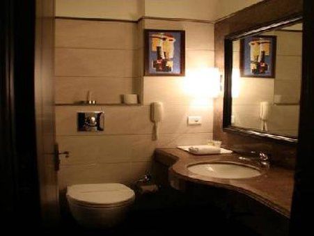 Hotel Parkland Chirag Enclave New Delhi Room photo